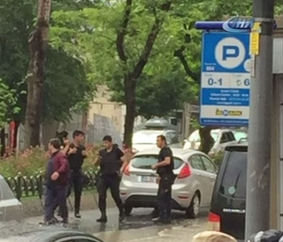 В Стамбуле рядом с автобусной остановкой прогремел взрыв, есть раненые