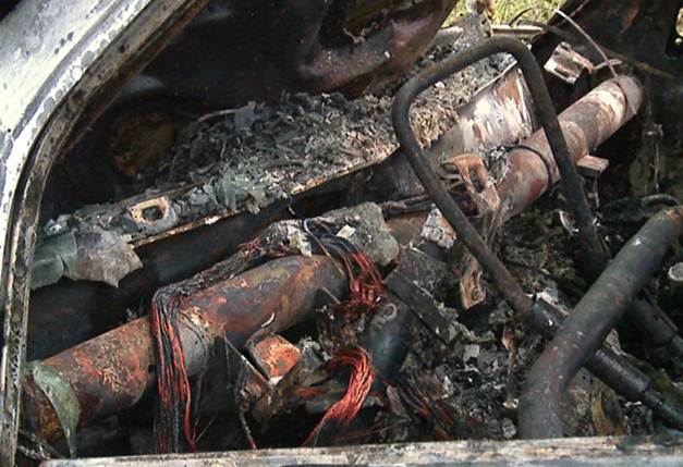 В Винницкой области автомобиль врезался в дерево и загорелся, погибли 4 человека