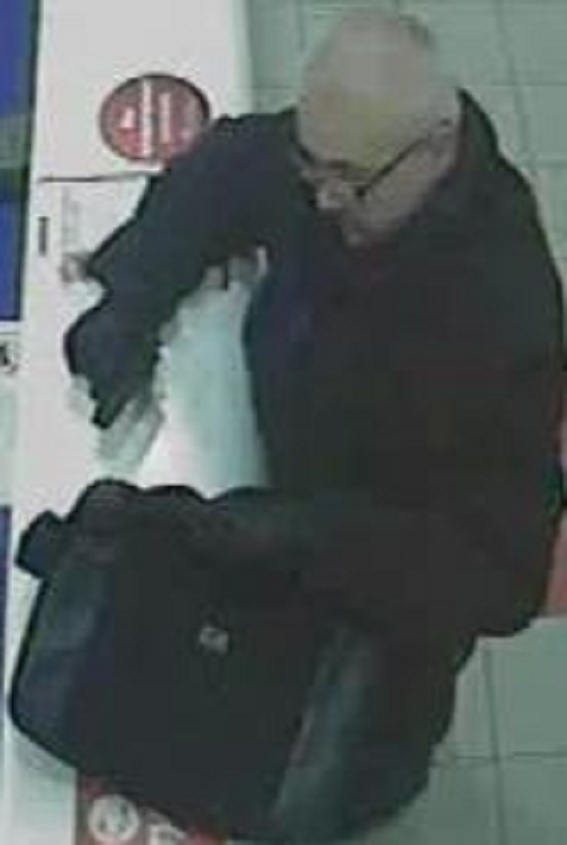 Полиция опубликовала фото злоумышленника, ограбившего банк в Киеве