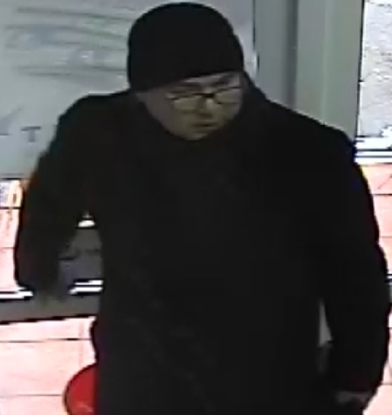 Полиция опубликовала фото злоумышленника, ограбившего банк в Киеве