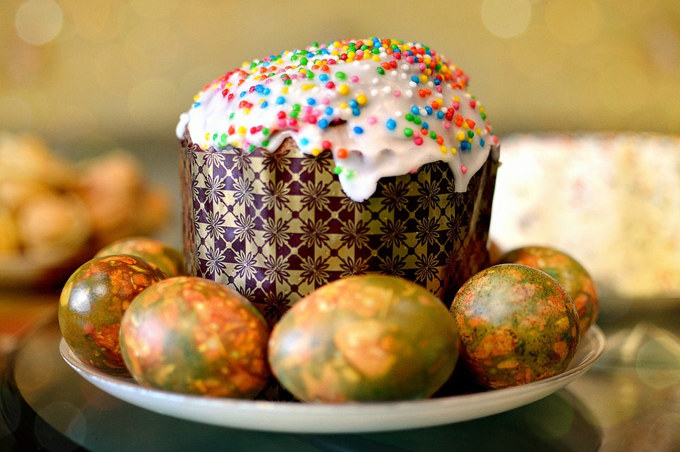В Чистый четверг готовят куличи и пасхальные яйца