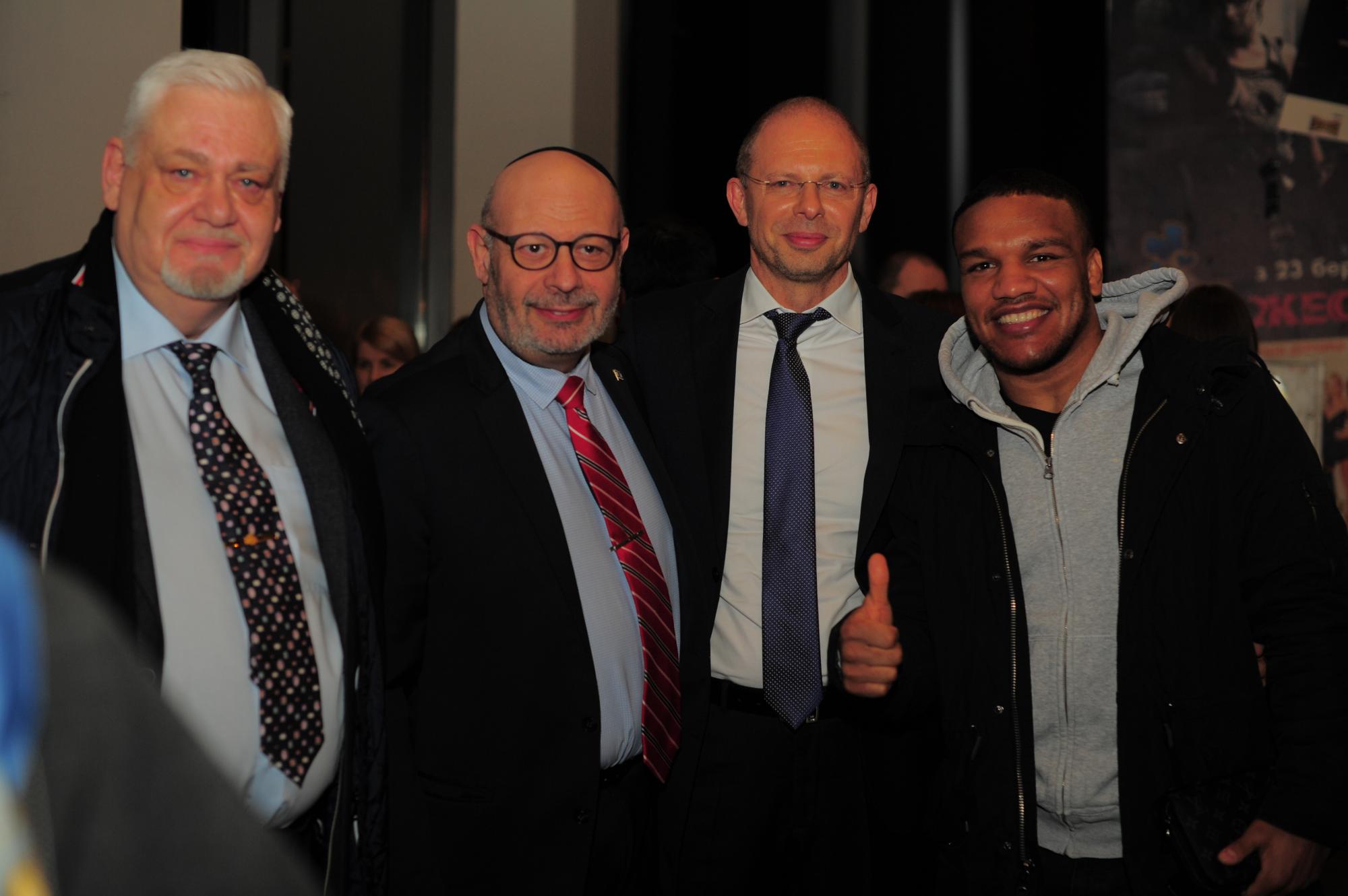 Василь Вірастюк, Марія Бурмака, VIVIENNE MORT на прем'єрі фільму «Особливі» з Венсаном Касселем у головній ролі