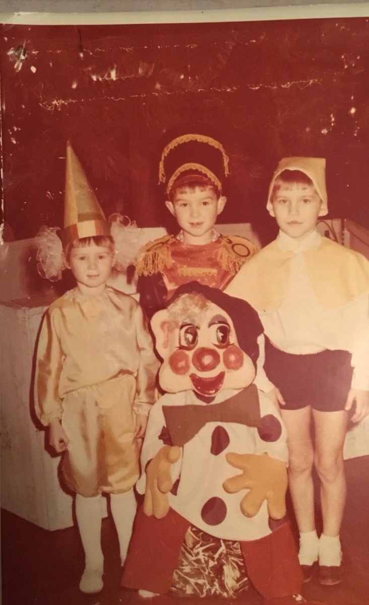 Понизили до Снежинки: Елена Кравец и актрисы "Женского Квартала" показали, кого играли в детстве (уникальные фото)