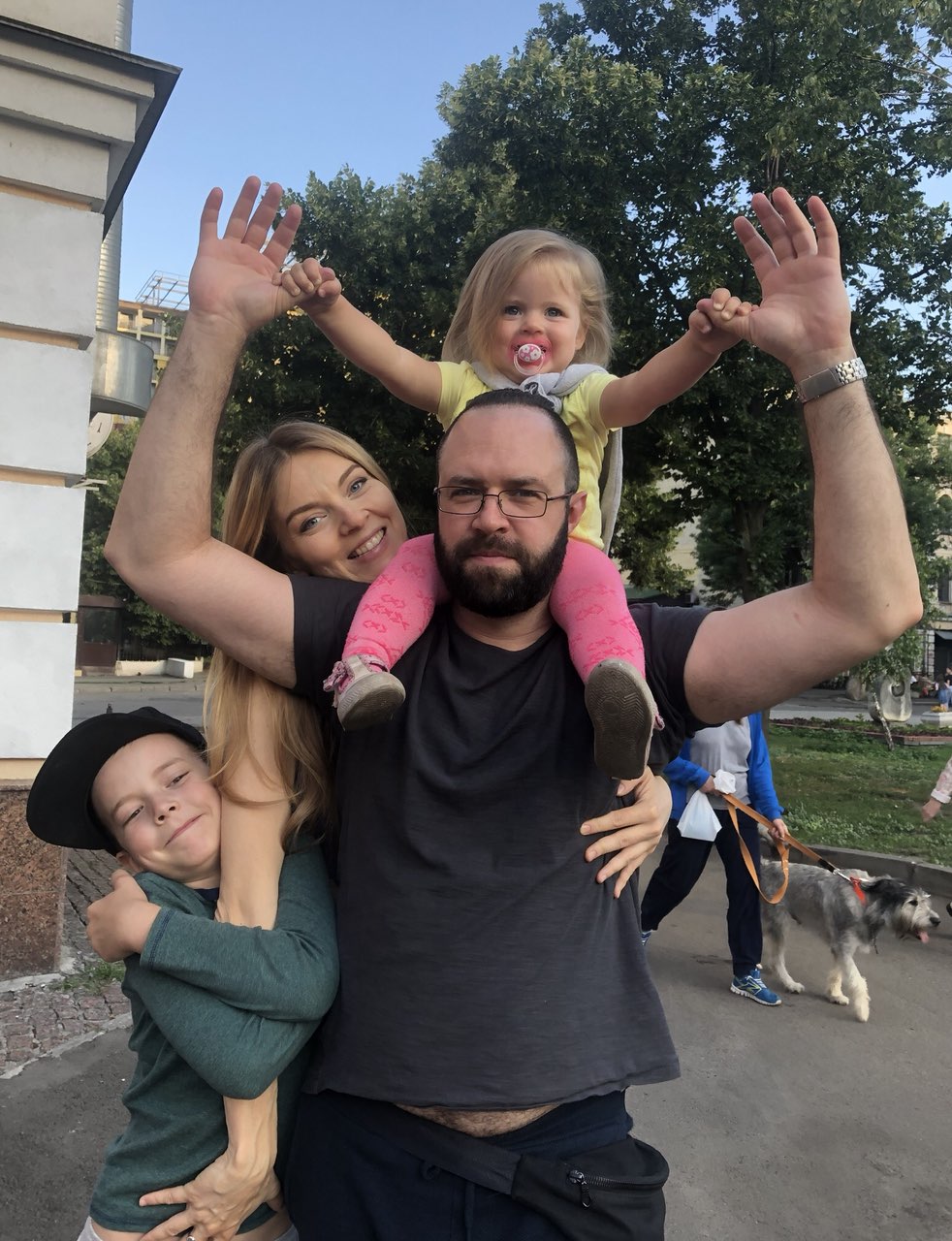 Зі знімального майданчика в пологовий будинок: українська ведуча стала мамою втретє