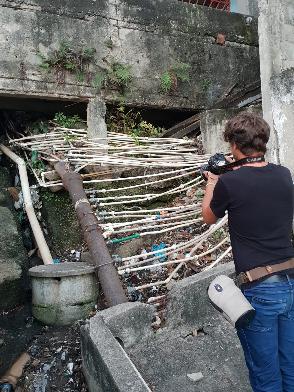 "Мир наизнанку": Комаров будет готовить червей и станет "копом" в Бразилии