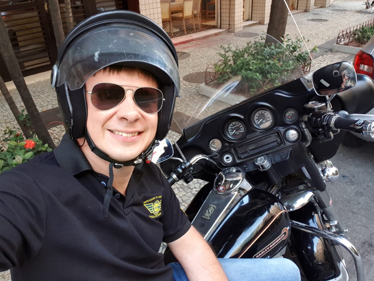 "Мир наизнанку": Комаров будет готовить червей и станет "копом" в Бразилии