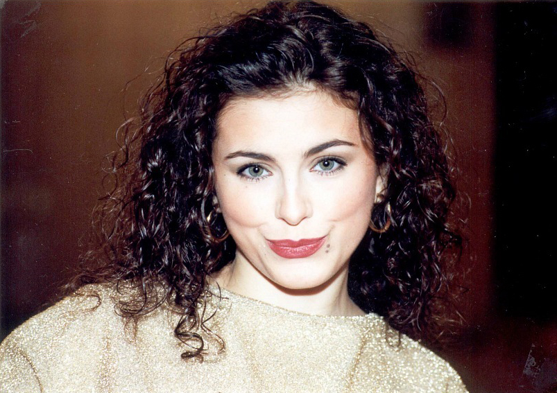 День народження Ані Лорак: такою кучерявою і юною ви її точно не бачили (фото)