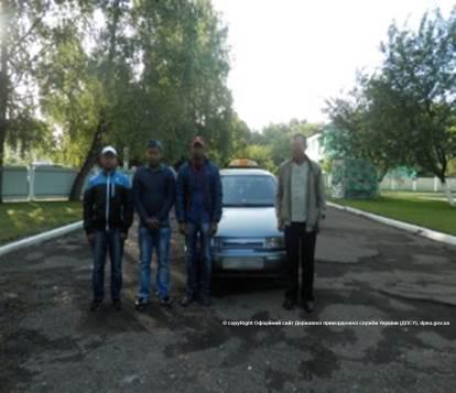 Оперативне фото затриманих порушників кордону