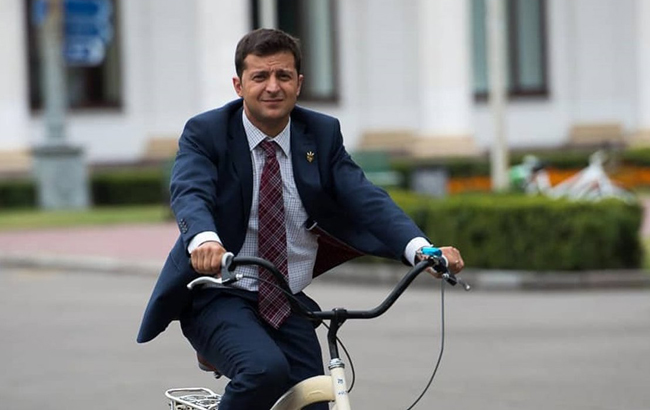 Зеленский передумал ездить на работу на велосипеде: не та ситуация