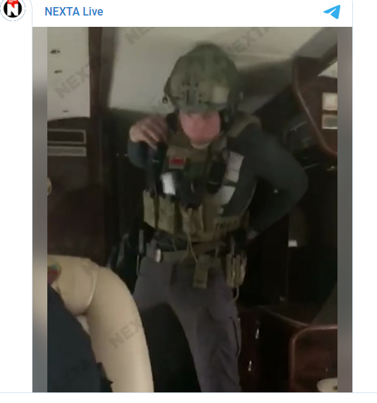 Сын Лукашенко с автоматом тоже прилетал "защищать" Дворец независимости