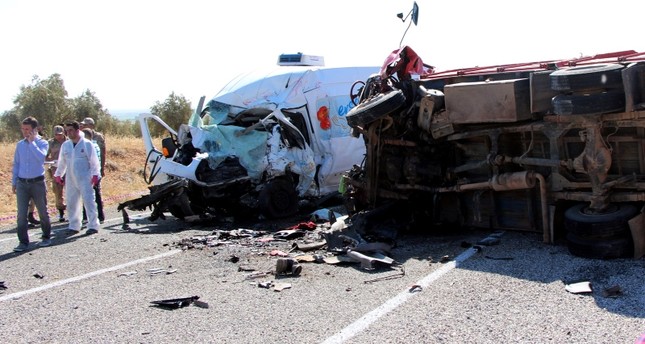 В Турции столкнулись трактор и микроавтобус, есть погибшие