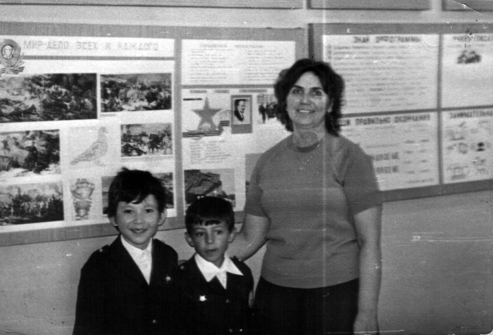 Зеленский в школе: почему президент ходил с мокрыми волосами и  прогуливал уроки