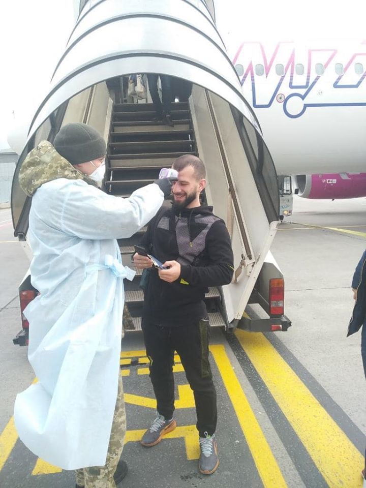 В аэропорту "Киев" пассажиров из Италии проверяет эпидемиолог