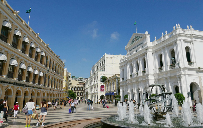 Названы самые зависимые от туризма города мира