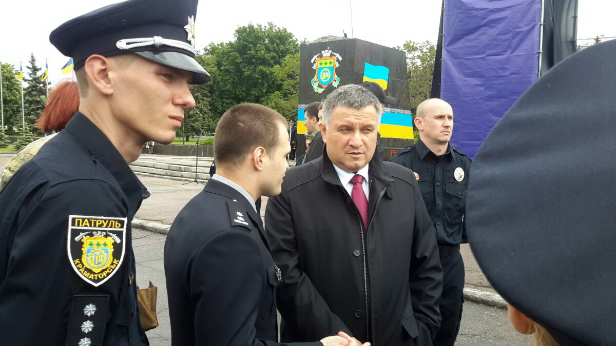 Порошенко: відкриття патрульної поліції на Донбасі має принципове державне значення