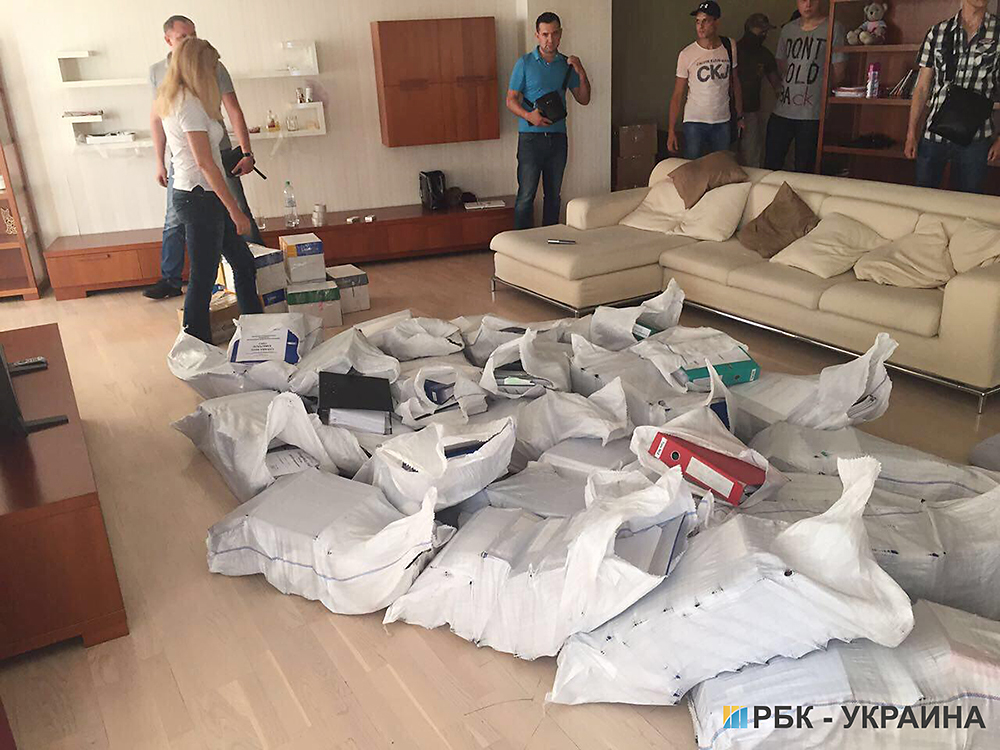 У задержанной вчера на взятке чиновницы ФГВФЛ обнаружили 500 тыс. долларов наличными