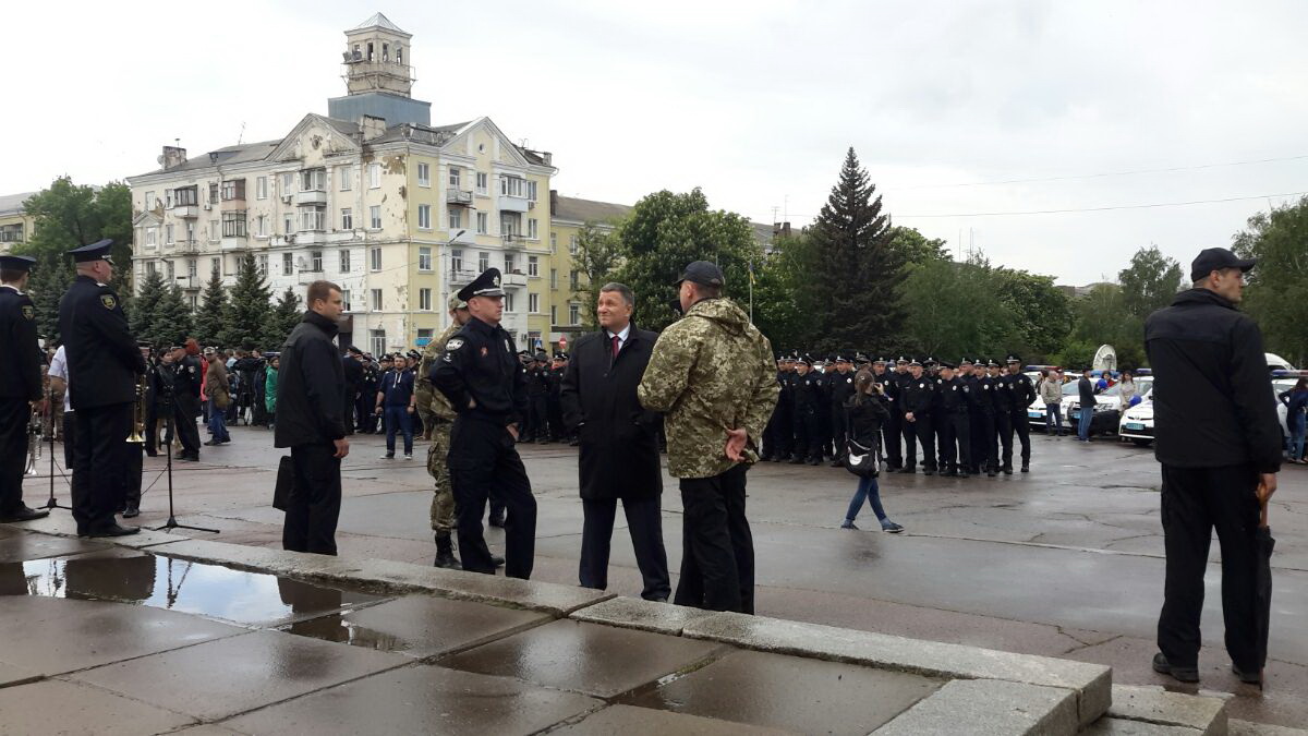 Порошенко: открытие патрульной полиции на Донбассе имеет принципиальное государственное значение