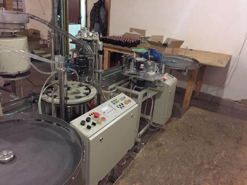 У Києві викрили підпільний цех з виробництва спирту