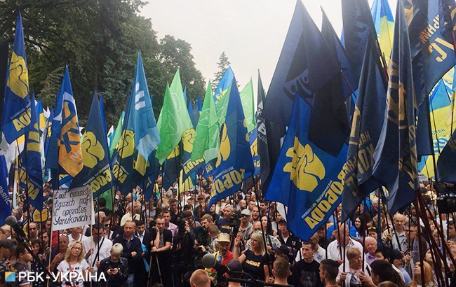 Під Радою проходить акція на підтримку виборчої реформи