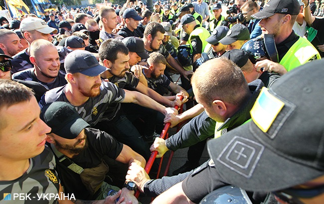В ходе митинга под Радой произошла стычка