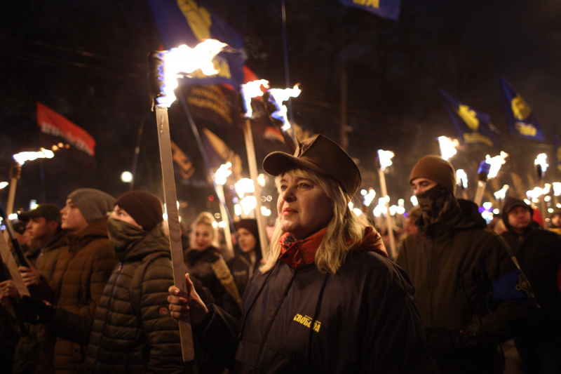 В Киеве националисты провели факельное шествие в честь Бандеры (фоторепортаж)