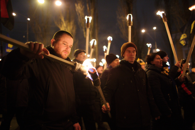 В Киеве националисты провели факельное шествие в честь Бандеры (фоторепортаж)