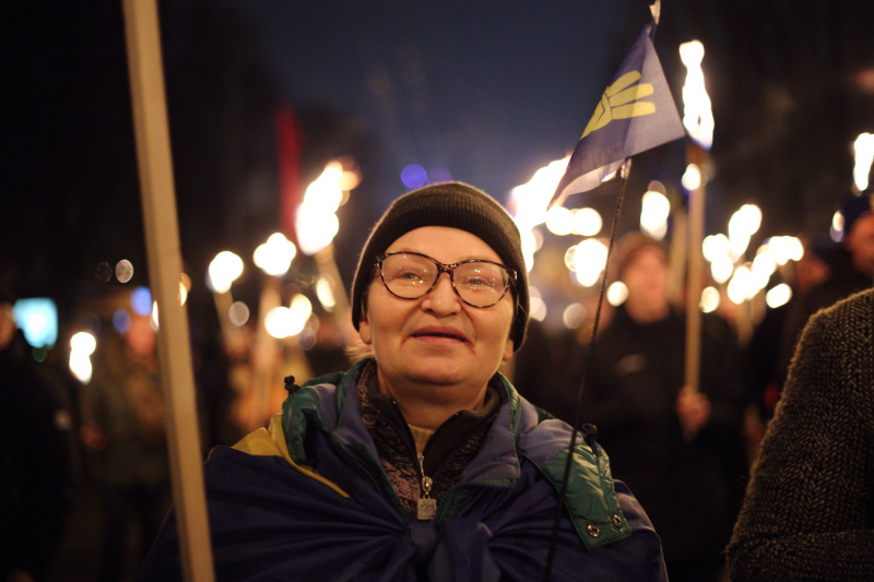 В Киеве националисты провели факельное шествие в честь Бандеры (фоторепортаж)