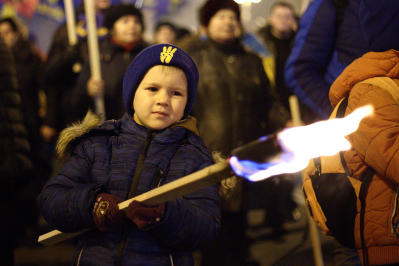 В Киеве националисты провели факельное шествие в честь Бандеры (фоторепортаж)