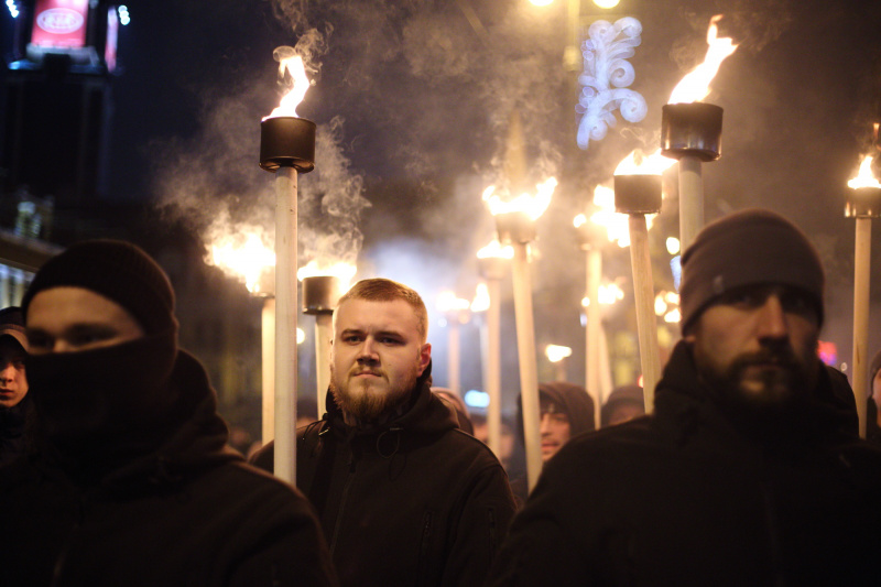 В Киеве националисты провели факельное шествие в честь Бандеры (фоторепортаж)