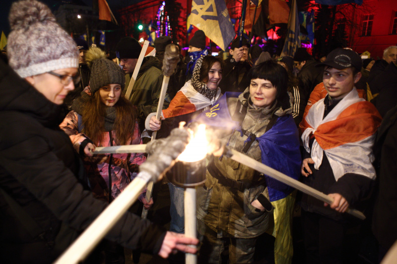 В Киеве националисты провели факельное шествие в честь Бандеры (фоторепортаж)