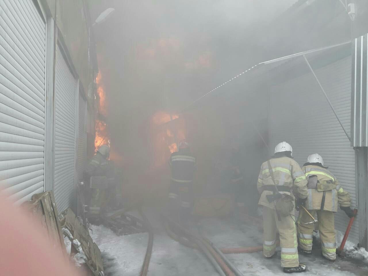 У Чернівцях горить один з найбільших ринків України