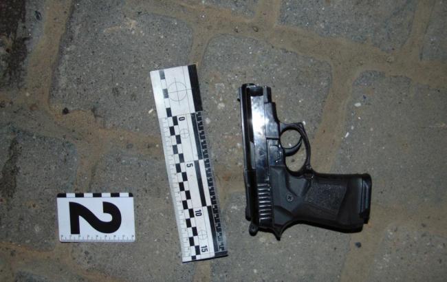 Внаслідок стрілянини у центрі Чернівців постраждали двоє осіб