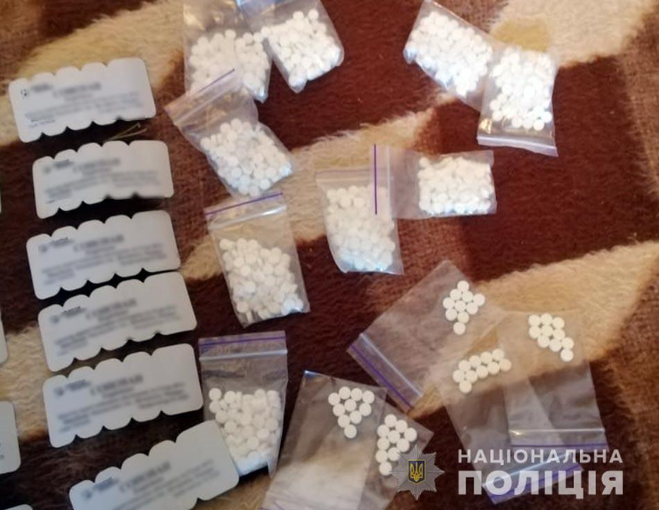 Под Полтавой две старушки организовали наркобизнес: накопили в банке больше полумиллиона