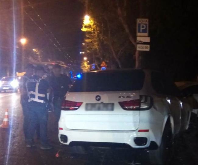 В Одессе столкнулись шесть автомобилей, есть пострадавшая