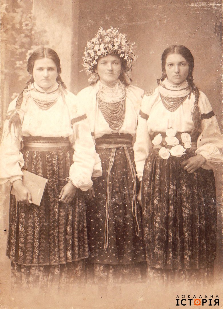 Подивіться унікальні фото весіль із сімейних альбомів українців: яскраво і колоритно