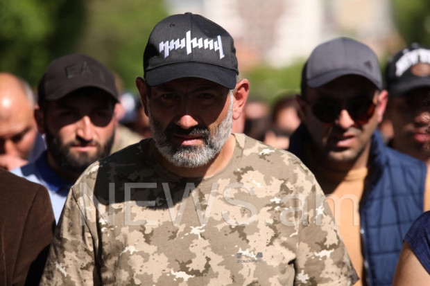 Участники протестов в Ереване направились к мемориалу "Цицернакаберд"