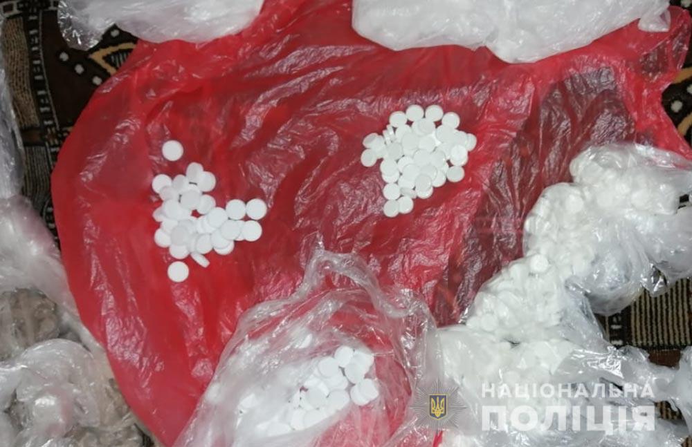 Под Полтавой две старушки организовали наркобизнес: накопили в банке больше полумиллиона