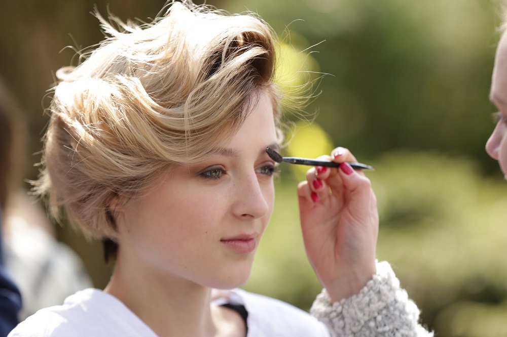 Гідрофільна олія і дитячий крем: що в косметичках у українських моделей