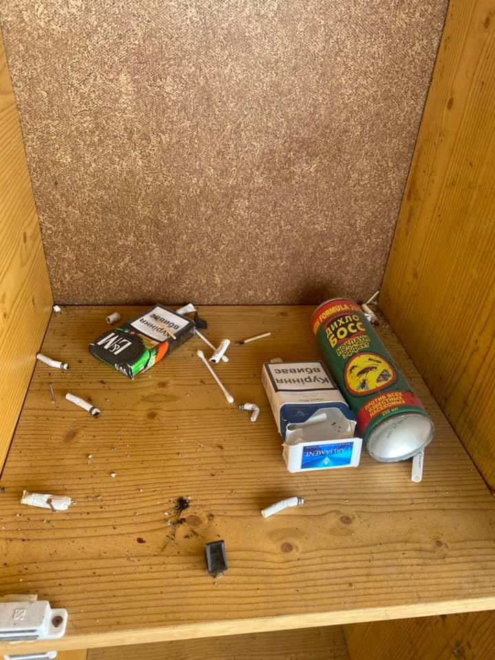 Пиво, сигарети і дихлофос: в мережі показали дитячий оздоровчий табір в Одесі (фото)