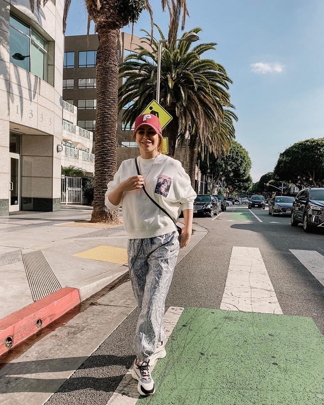 Ани Лорак на отдыхе с молодым любовником засветила помолвочное кольцо (фото)