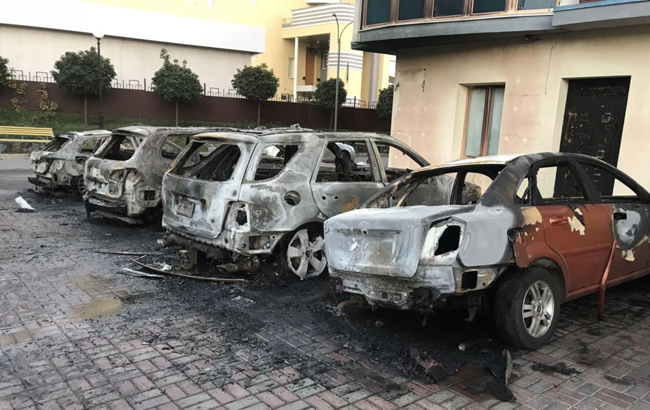 У центрі Харкова вночі згоріли 5 авто