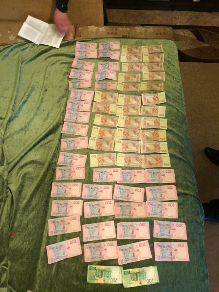 В Харьковской области двое чиновников-пограничников требовали взятку от азербайджанца