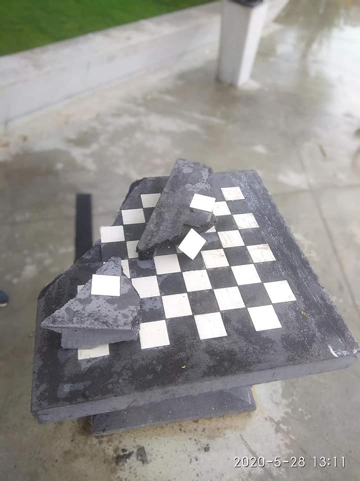 В Киеве вандалы разгромили новый парк: убытки на десятки тысяч гривен