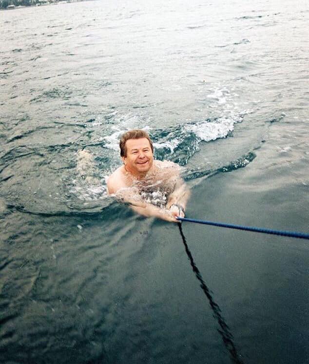 Киев в свой день ушел под воду: в сети показали видео и мемы о "праздничном" потопе