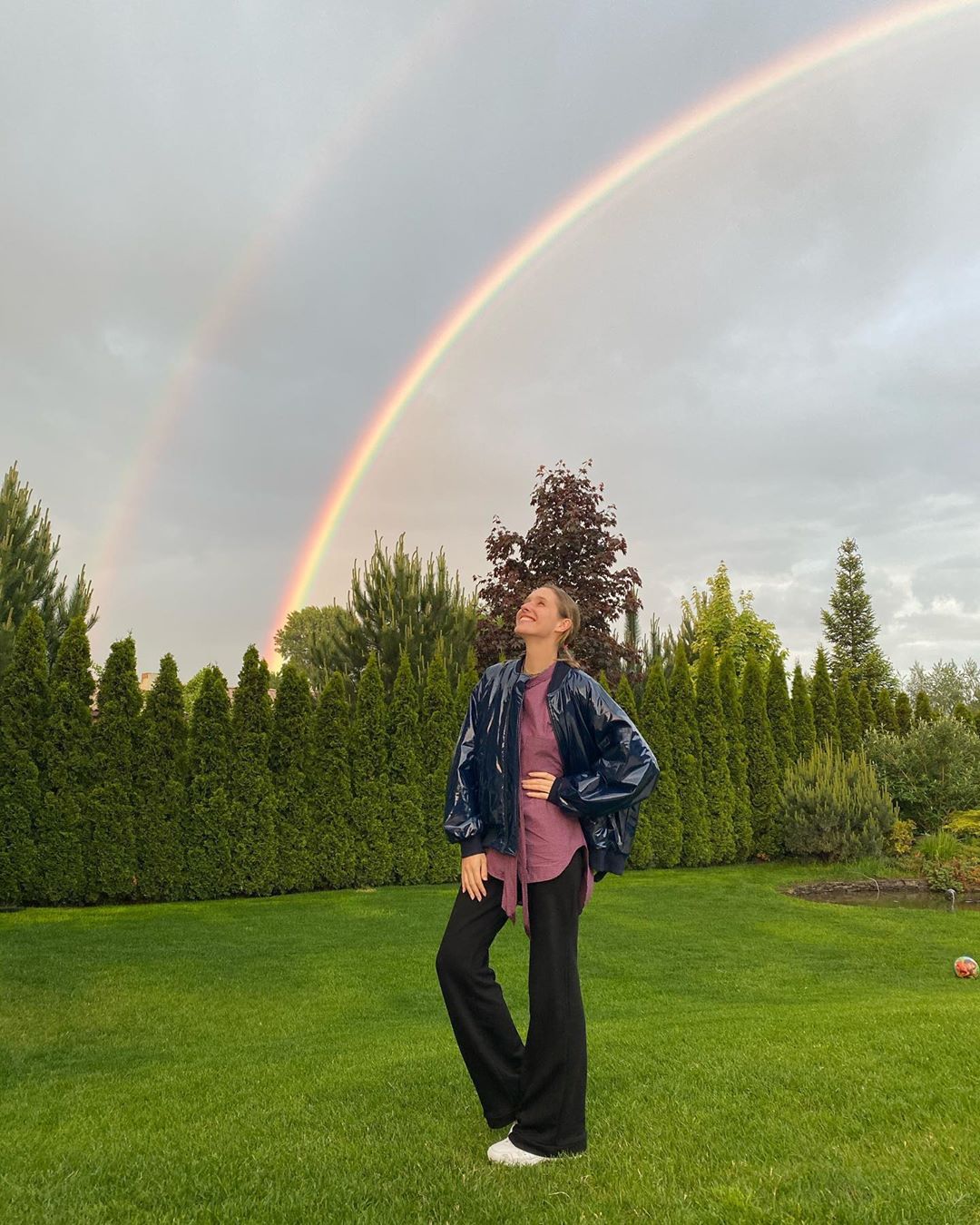 Радуга вдохновляет: Горбунов очаровал нежным фото в обнимку с Осадчей