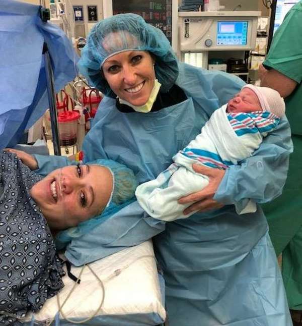 Вперше в світі дві жінки виносили одну дитину