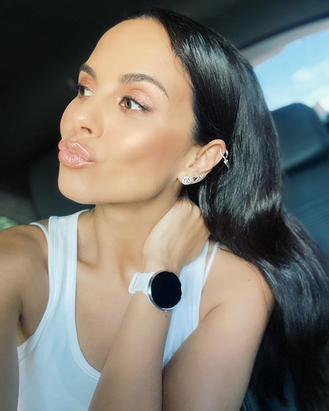 Настя Каменських вчить "приборкувати" неслухняне волосся: топ-5 важливих зірових порад