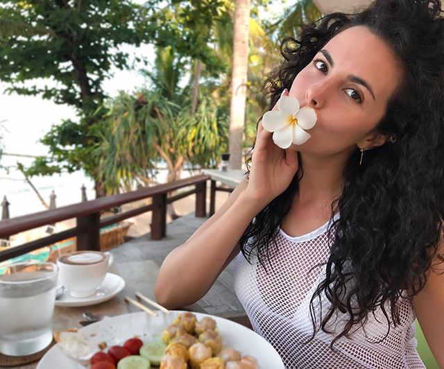 Настя Каменських вчить "приборкувати" неслухняне волосся: топ-5 важливих зірових порад