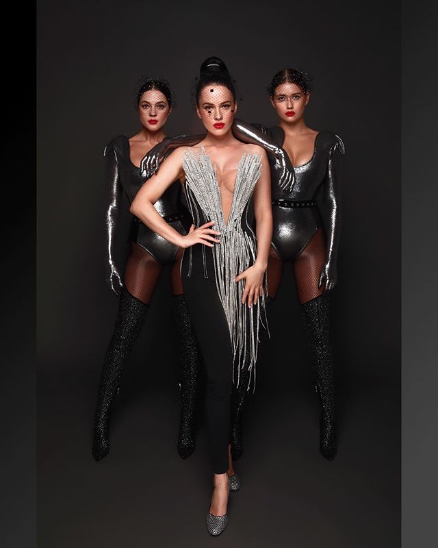 Розкішна Даша Астаф'єва без білизни показала своїх "бойових подруг"