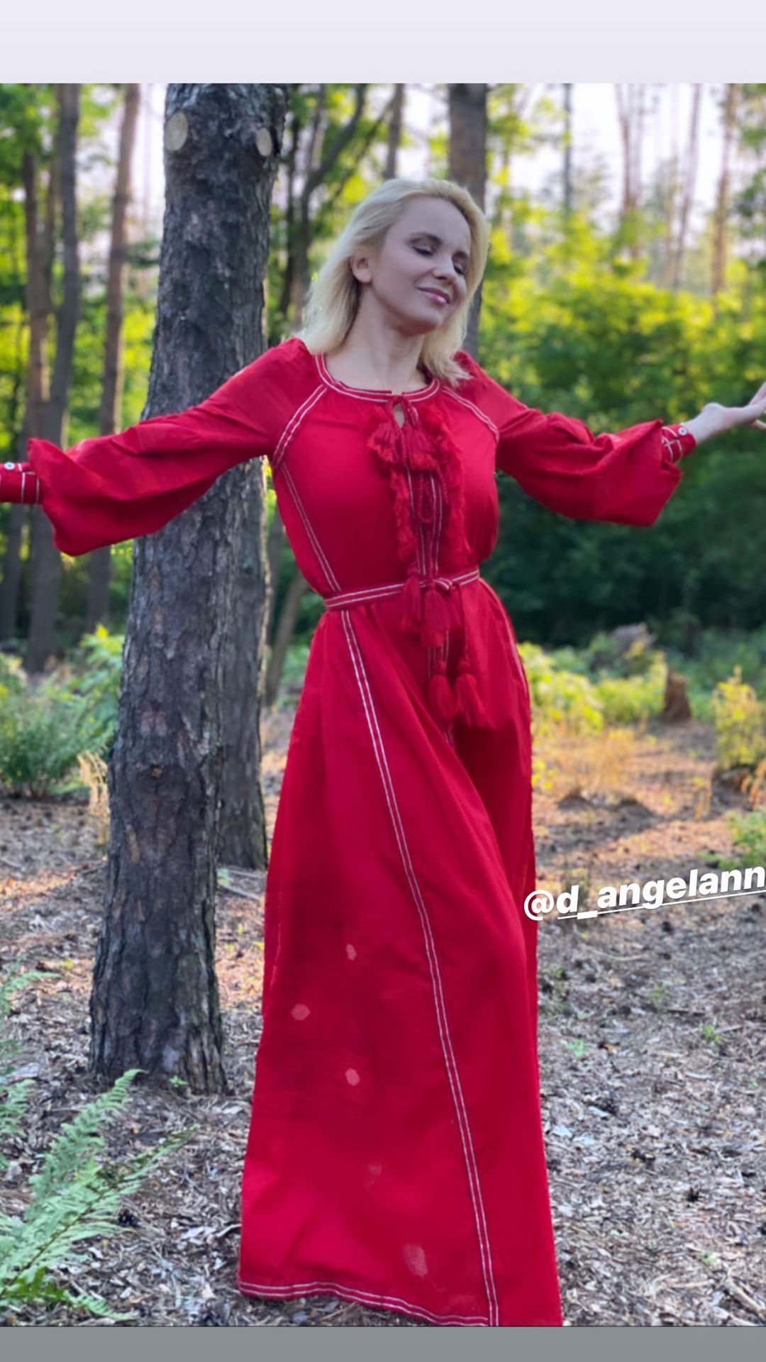 Лесная мавка: Лилия Ребрик в воздушном платье-вышиванке за 1000 евро заворожила магнетизмом